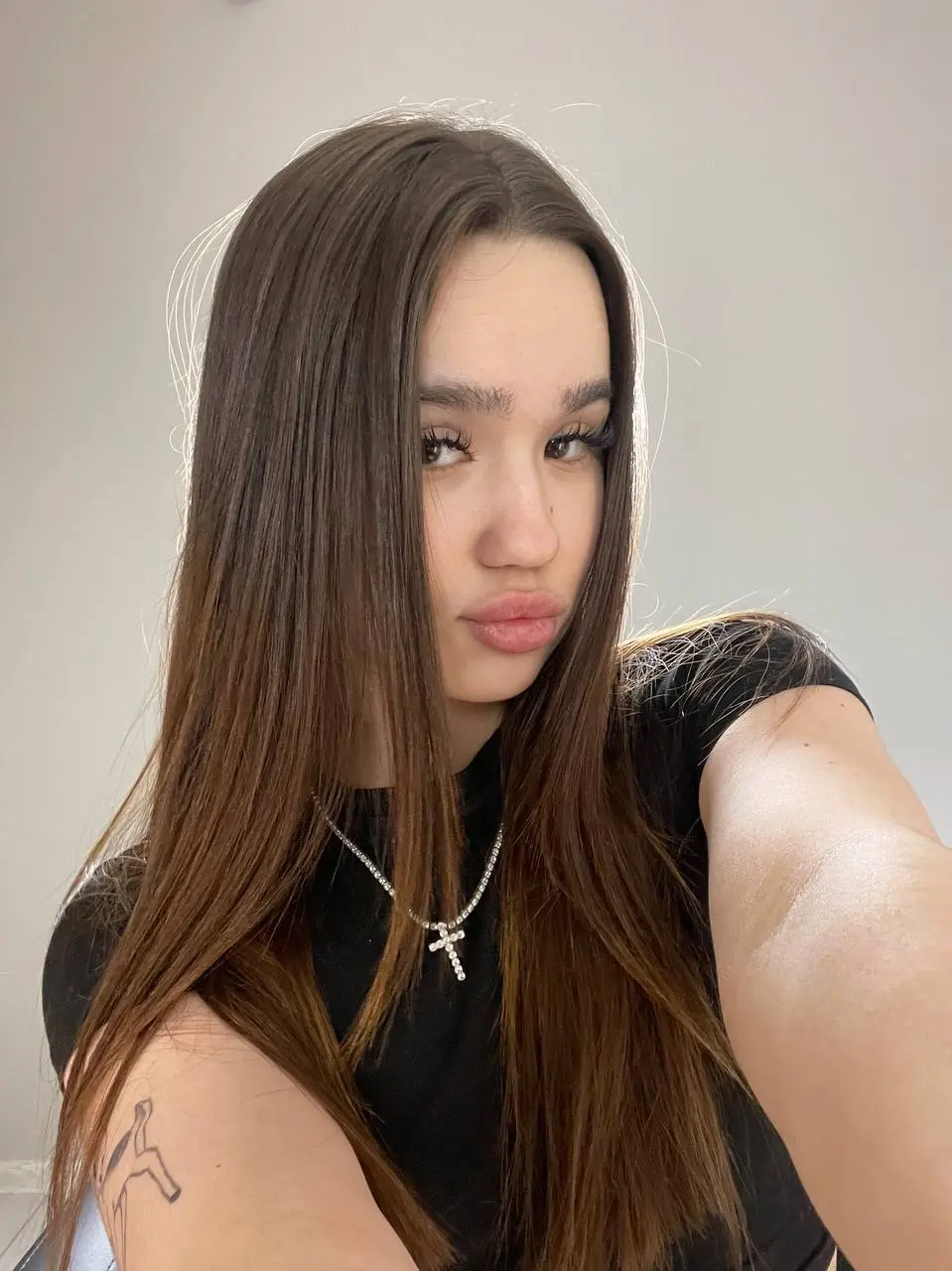 Неонова (Neonovva) слив фото 60